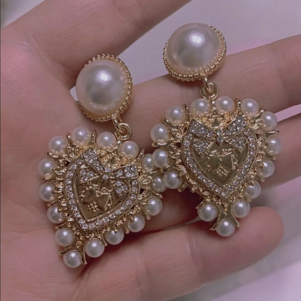 Vintage Baroque Pearl Heart Drop Gold Earrings - Picture 8 of 9